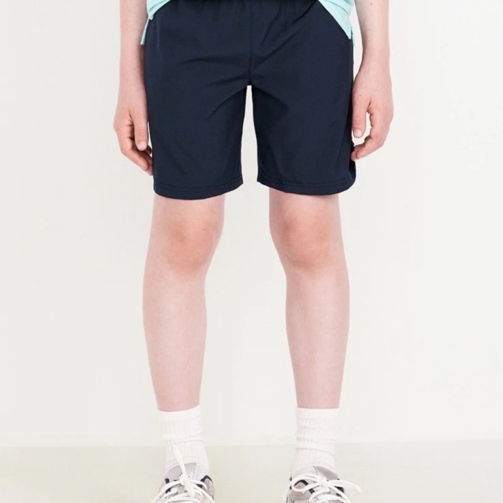 Old Navy Above Knee Stretch Tech Performance Shorts Navy/Blue Boys
XL (14/16)NWT